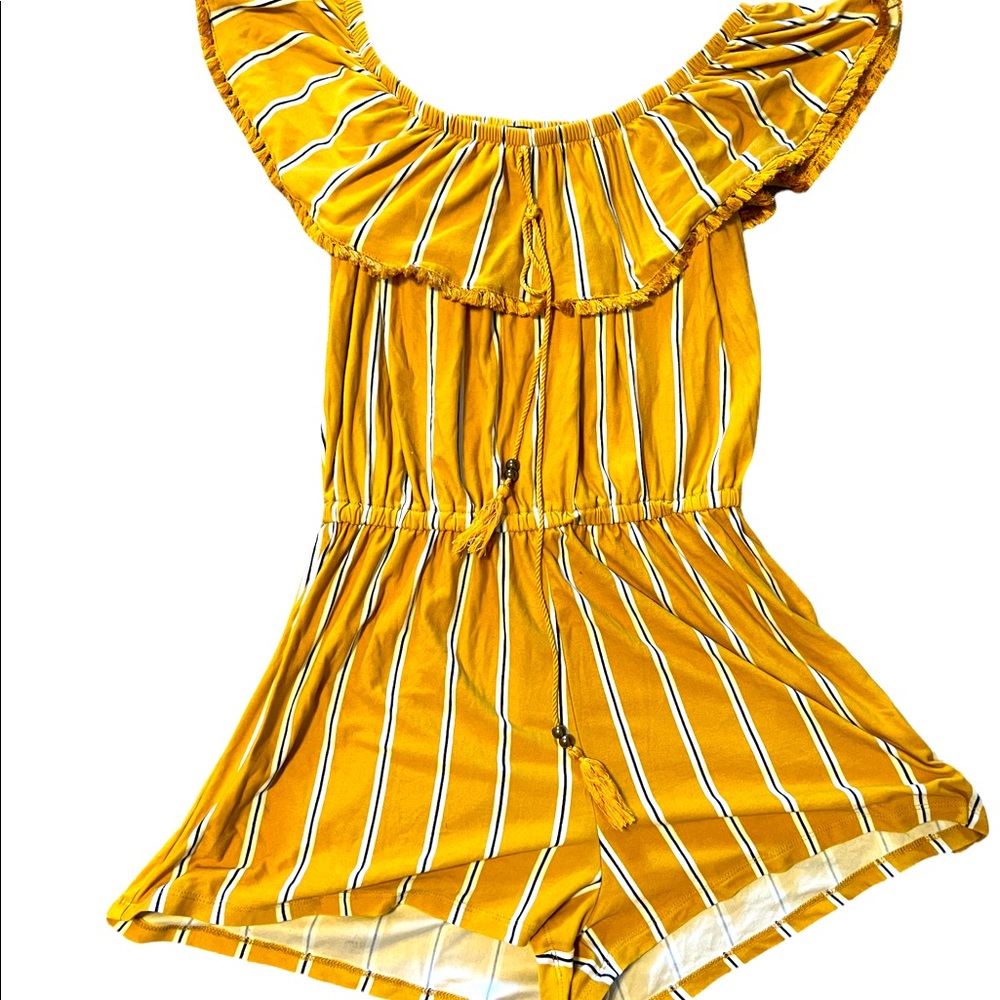 Derek Heart Gold Off the Shoulder sleeve romper